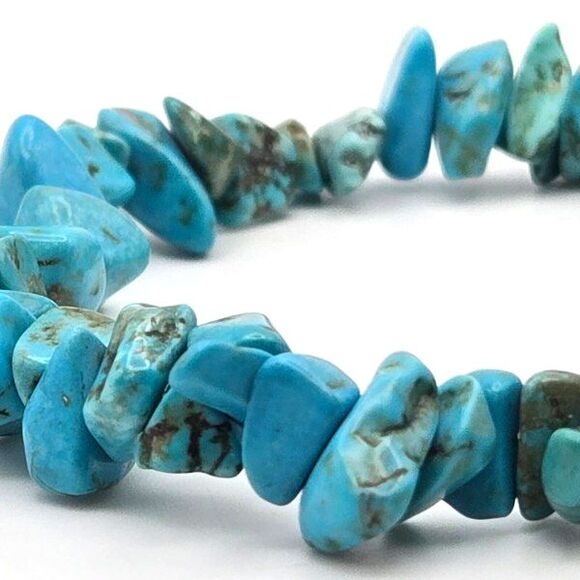 Turquoise Chip Stretch Bracelet with 925 Silver Elephant Charm and Toggle Clasp - Picture 4 of 5